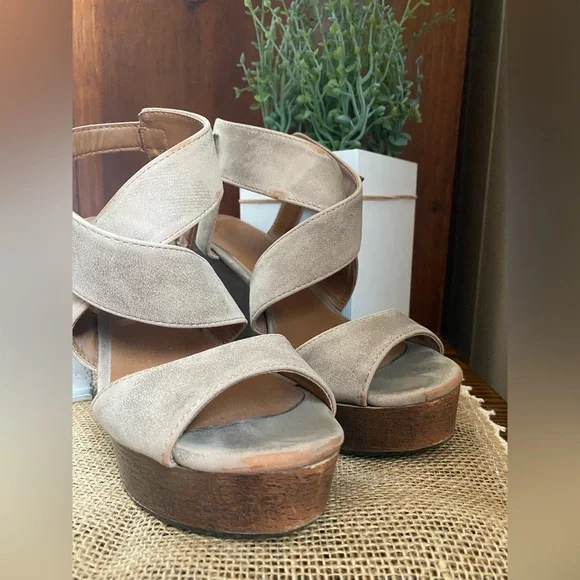 Women's Indigo Tan Wedge Sandals - Picture 6 of 7